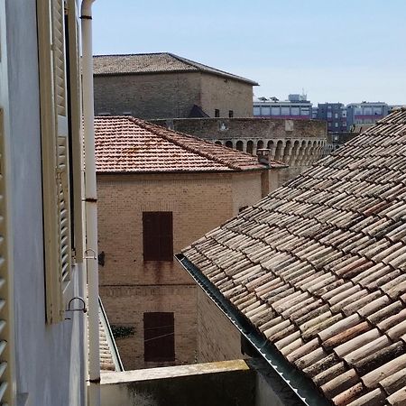 Palazzo Cavalletti - Appartamenti Nel Cuore Di セニガッリア エクステリア 写真